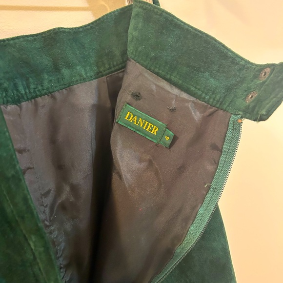 Danier leather pants made in Canada size 4 (XS) - Picture 4 of 7